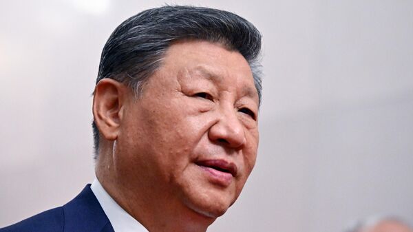 O presidente da China, Xi Jinping, posa para uma foto durante evento oficial em Pequim, capital do país, em setembro de 2025 - Sputnik Brasil