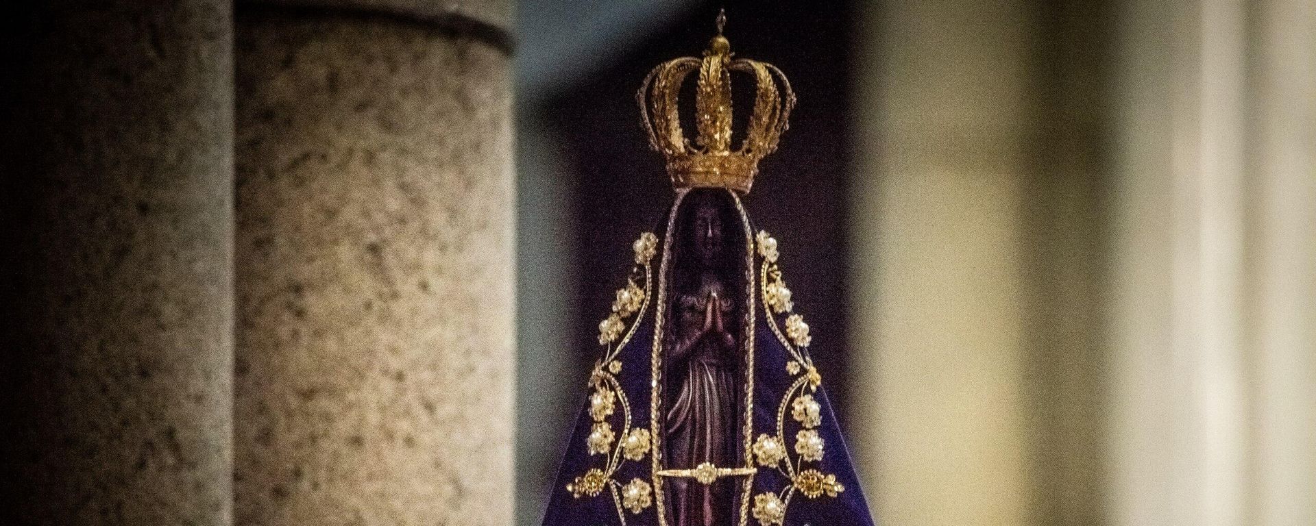 Fiéis celebraram o Dia de Nossa Senhora de Aparecida na Catedral da Sé, no centro de São Paulo, em outubro de 2025 - Sputnik Brasil, 1920, 27.09.2026