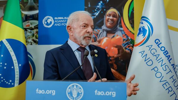O presidente do Brasil, Luiz Inácio Lula da Silva, fala à imprensa durante visita aos escritórios do mecanismo de apoio da Aliança Global contra a Fome e a Pobreza, na sede da Organização das Nações Unidas para a Alimentação e a Agricultura (FAO, na sigla em inglês). Roma, Itália, 13 de outubro de 2025 - Sputnik Brasil