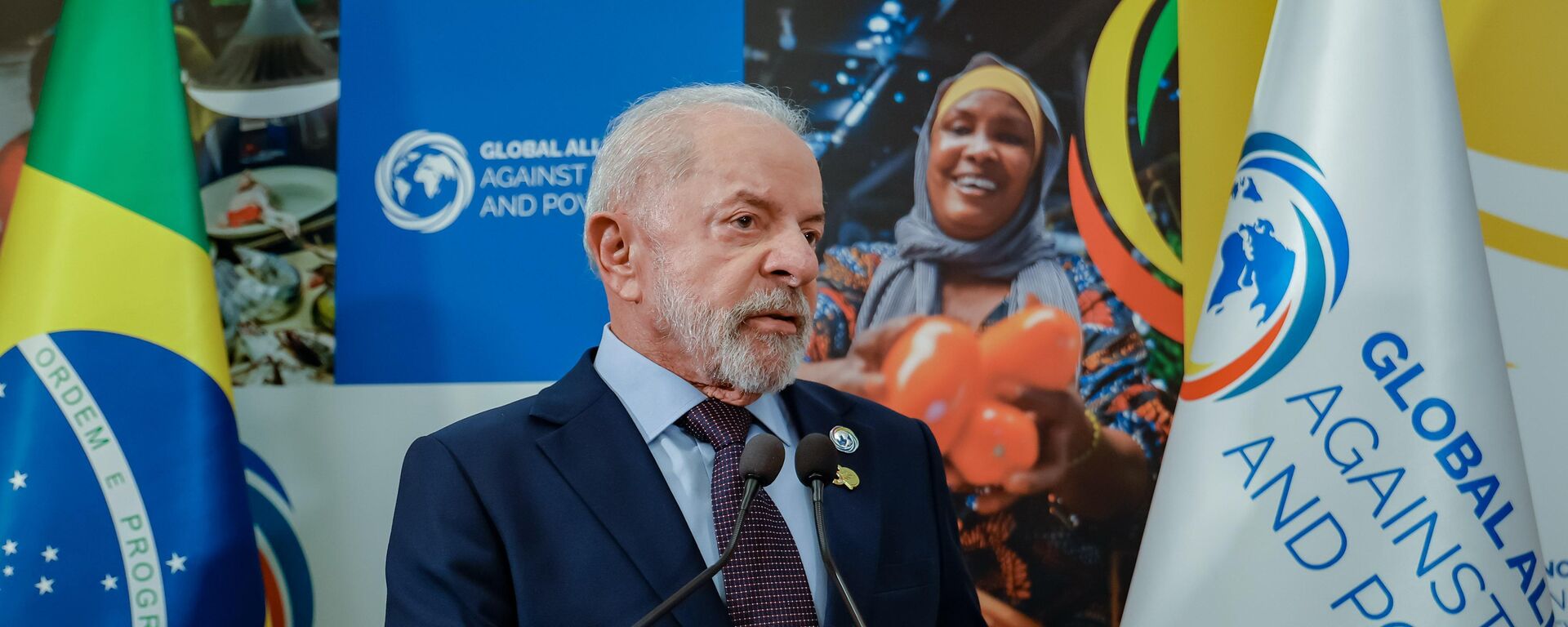 O presidente do Brasil, Luiz Inácio Lula da Silva, fala à imprensa durante visita aos escritórios do mecanismo de apoio da Aliança Global contra a Fome e a Pobreza, na sede da Organização das Nações Unidas para a Alimentação e a Agricultura (FAO, na sigla em inglês). Roma, Itália, 13 de outubro de 2025 - Sputnik Brasil, 1920, 13.10.2025