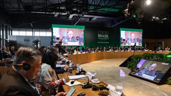 A ministra do Meio Ambiente, Marina Silva, participa de plenária no segundo dia da pré-COP30, em Brasília - Sputnik Brasil