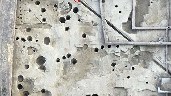 Localização exata do poço durante as escavações (no círculo vermelho) - Sputnik Brasil