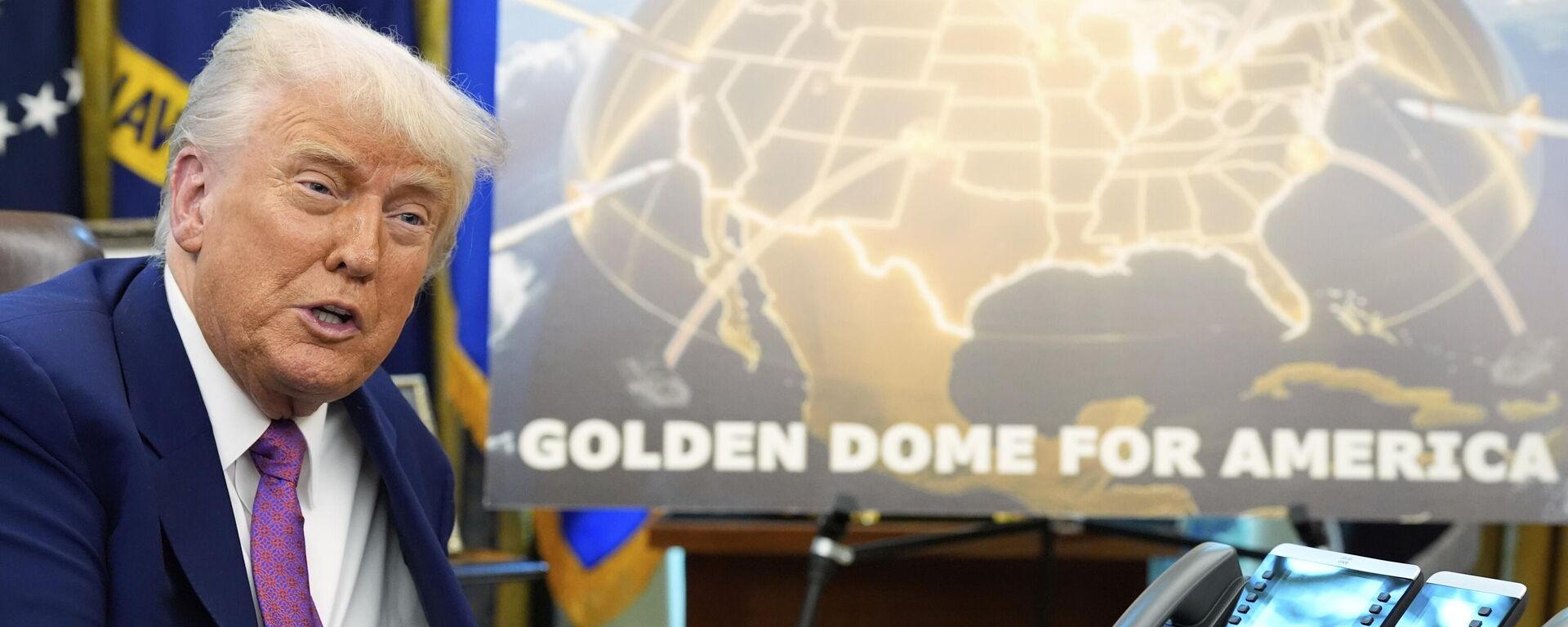 O presidente norte-americano Donald Trump discursa no Salão Oval da Casa Branca, em Washington, 20 de maio de 2025 - Sputnik Brasil, 1920, 19.10.2025