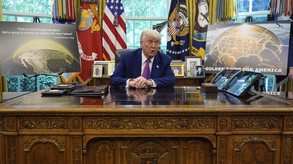 O presidente norte-americano Donald Trump discursa no Salão Oval da Casa Branca, em Washington, 20 de maio de 2025 - Sputnik Brasil