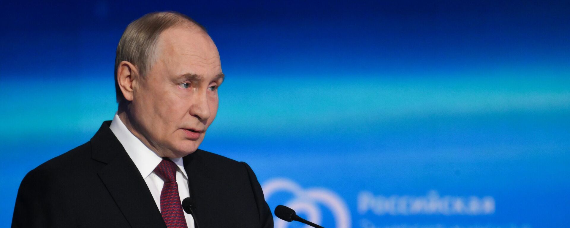 O presidente russo, Vladimir Putin, discursa na sessão plenária Criando a Energia do Futuro Juntos, como parte do fórum internacional Semana da Energia Russa, em Moscou, em 16 de outubro de 2025 - Sputnik Brasil, 1920, 16.10.2025