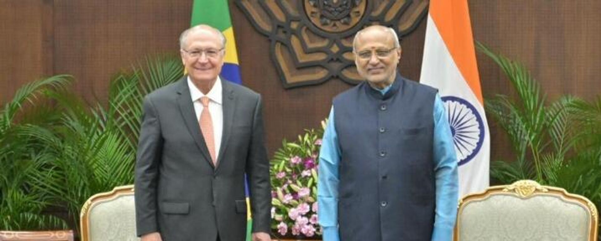 O vice-presidente do Brasil, Geraldo Alckmin (à esq.), em viagem oficial à Índia - Sputnik Brasil, 1920, 16.10.2025