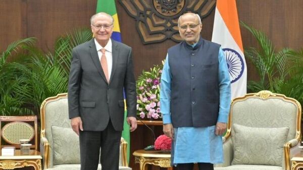 O vice-presidente do Brasil, Geraldo Alckmin (à esq.), em viagem oficial à Índia - Sputnik Brasil