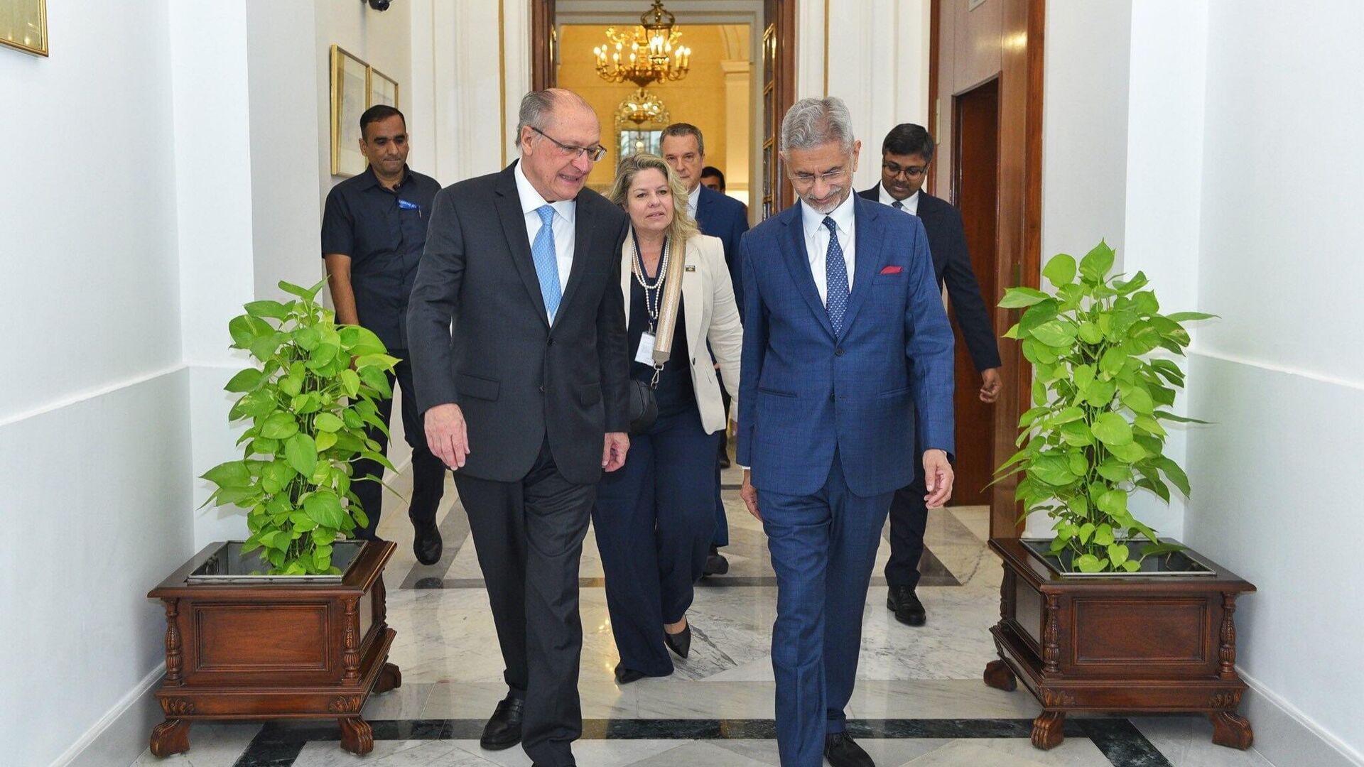 Vice-presidente Geraldo Alckmin se reúne com chanceler indiano para ampliar cooperação Vice-presidente Geraldo Alckmin se reúne com chanceler indiano para ampliar cooperação - Sputnik Brasil, 1920, 17.10.2025