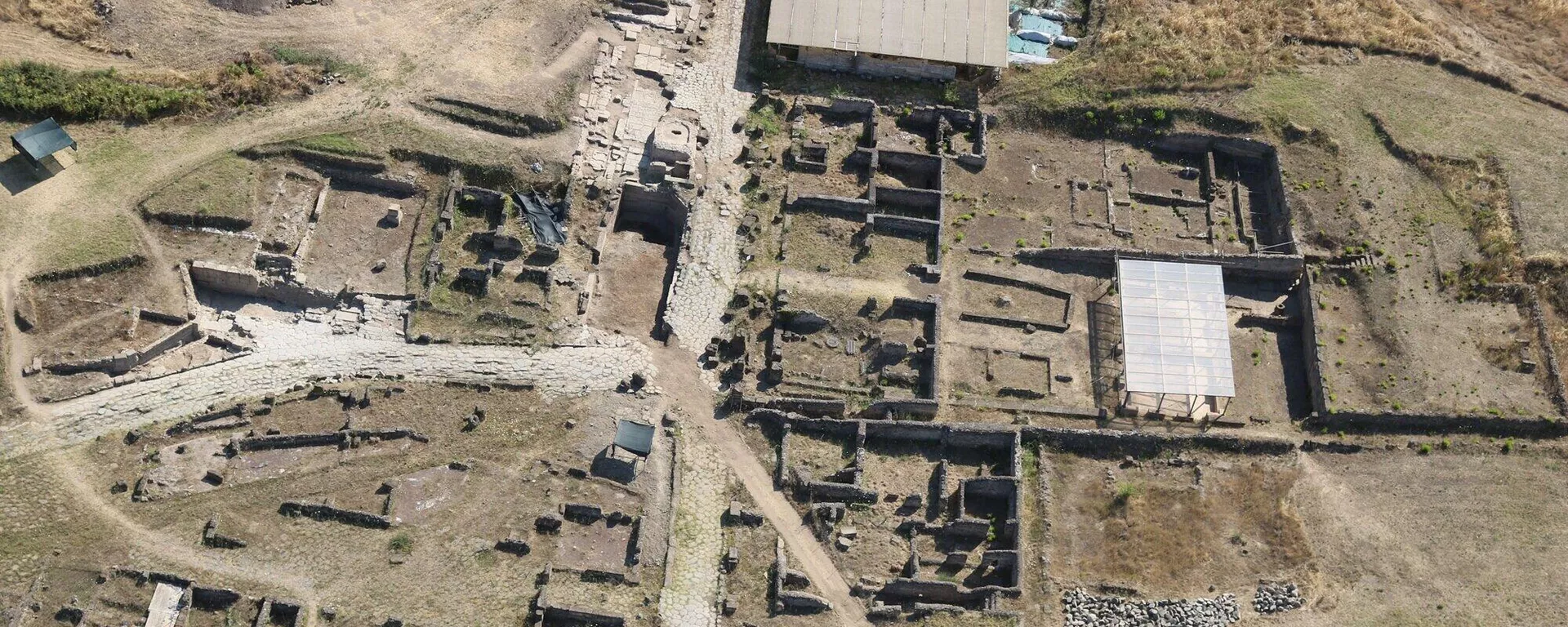 Uma vista aérea da antiga cidade romana de Gabii, localizada a apenas 17 quilômetros a leste de Roma Uma vista aérea da antiga cidade romana de Gabii, localizada a apenas 17 quilômetros a leste de Roma - Sputnik Brasil, 1920, 14.11.2025