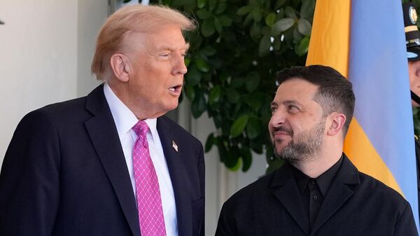 O presidente dos Estados Unidos, Donald Trump, recebe o ucraniano Vladimir Zelensky na Casa Branca. Washington, D.C., outubro de 2025 - Sputnik Brasil