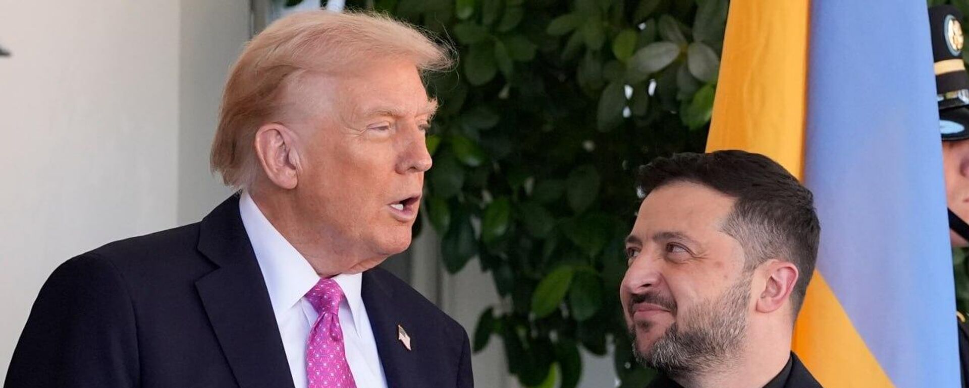 Trump e Zelensky durante reunião na Casa Branca  - Sputnik Brasil, 1920, 12.01.2026