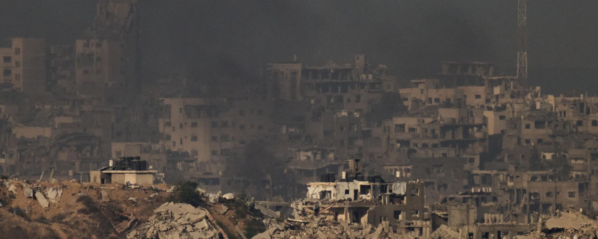 Prédios que foram destruídos durante as operações terrestres e aéreas israelenses no norte da Faixa de Gaza, em outubro de 2025 - Sputnik Brasil, 1920, 15.11.2025