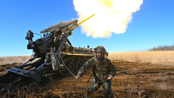 Operações de combate da unidade de artilharia autopropulsada 2S7M Malka do grupo de forças do Centro na direção de Krasnoarmeysk - Sputnik Brasil