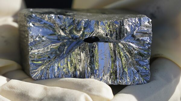 Telúrio refinado é mostrado na refinaria Rio Tinto Kennecott em Magna, Utah, 11 de maio de 2022 - Sputnik Brasil