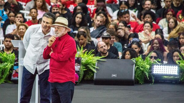 Presidente Luiz Inácio Lula da Silva (PT) durante evento que lançou cursinhos populares no Brasil em São Bernardo do Campo. 18 de outubro de 2025 - Sputnik Brasil