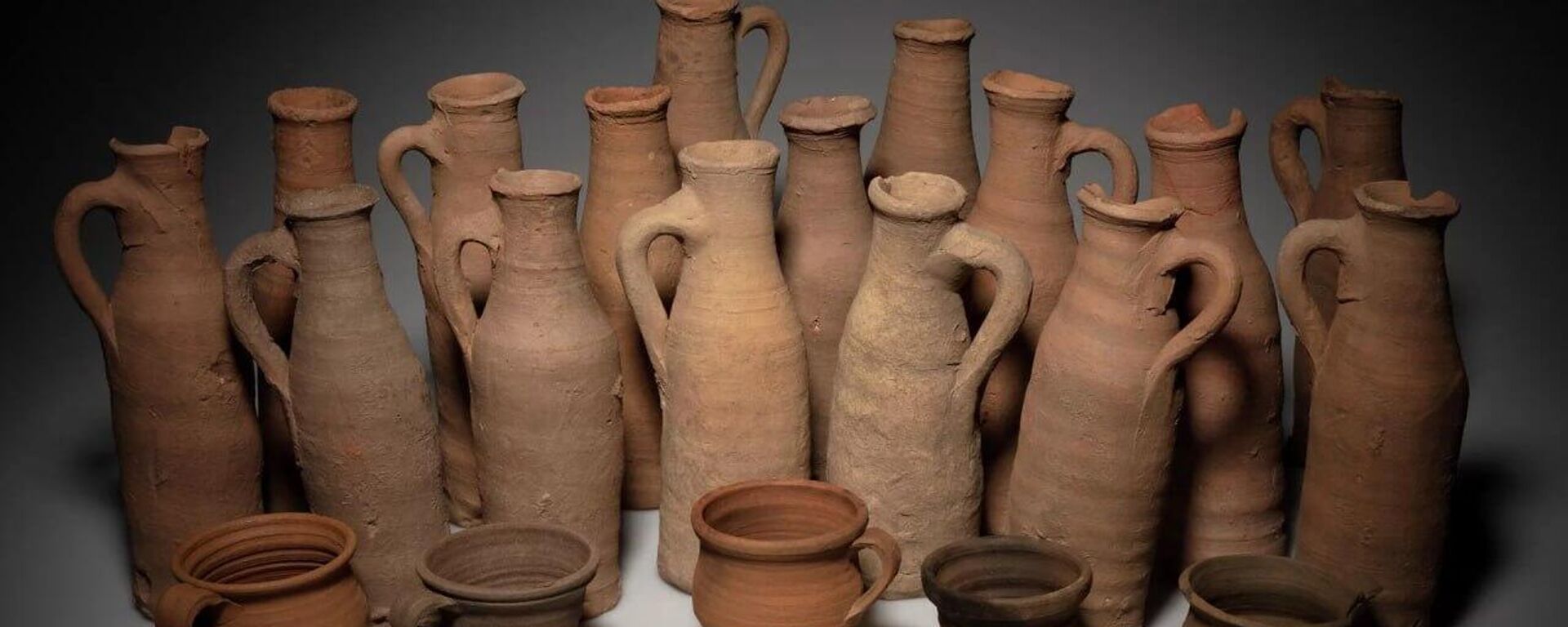 Pesquisa revela na China túmulo de funcionário enterrado há 800 anos com um vaso de cerveja - Sputnik Brasil, 1920, 19.10.2025