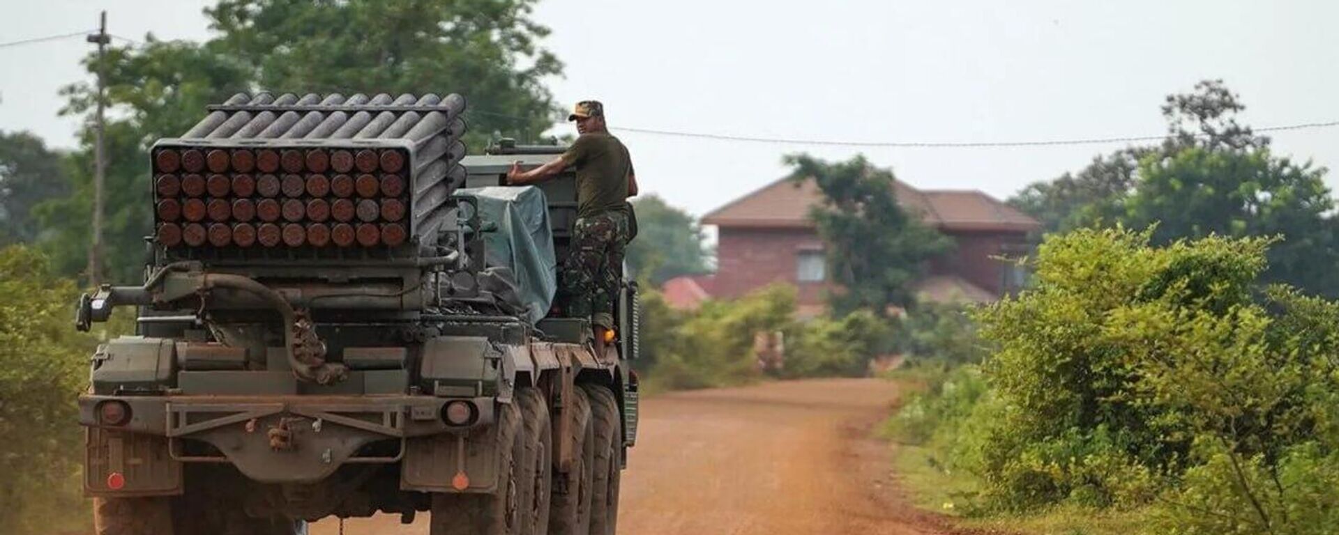 Tailândia e Camboja discutirão desminagem na fronteira 'com urgência', afirma chancelaria Tailandesa - Sputnik Brasil, 1920, 08.12.2025