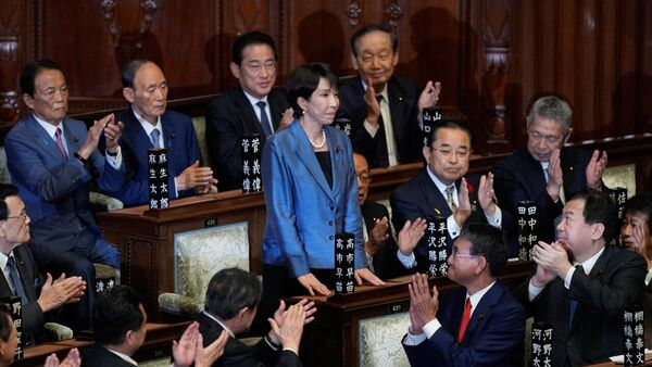 Sanae Takaichi se torna a primeira mulher a liderar o Japão - Sputnik Brasil