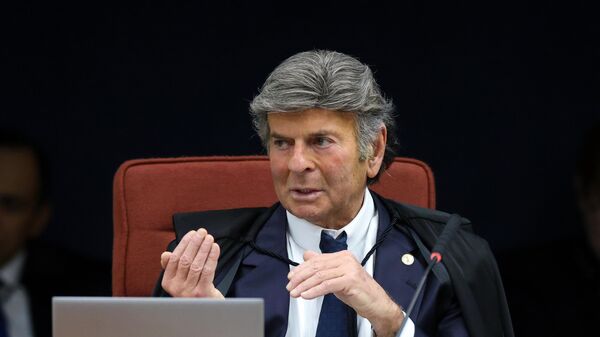 Ministro do STF Luiz Fux durante julgamento da Ação Penal 2694 - Núcleo 4, em Brasília, 21 de outubro de 2025 - Sputnik Brasil