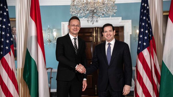 Chanceler da Hungria, Peter Szijjarto, e seu homólogo norte-americano, Marco Rubio, se encontram em Washington, D.C. EUA, 22 de outubro de 2025 - Sputnik Brasil