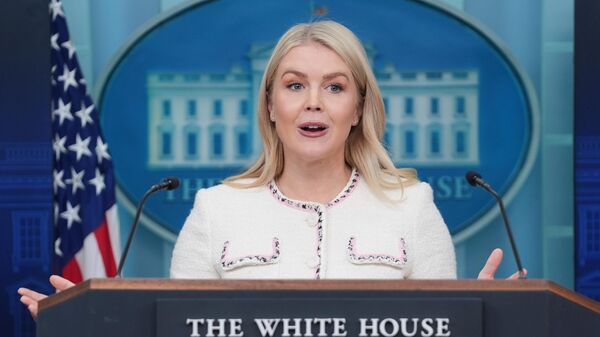A porta-voz da Casa Branca, Karoline Leavitt, durante coletiva de imprensa em Washington D.C., nos EUA, em outubro de 2025 - Sputnik Brasil