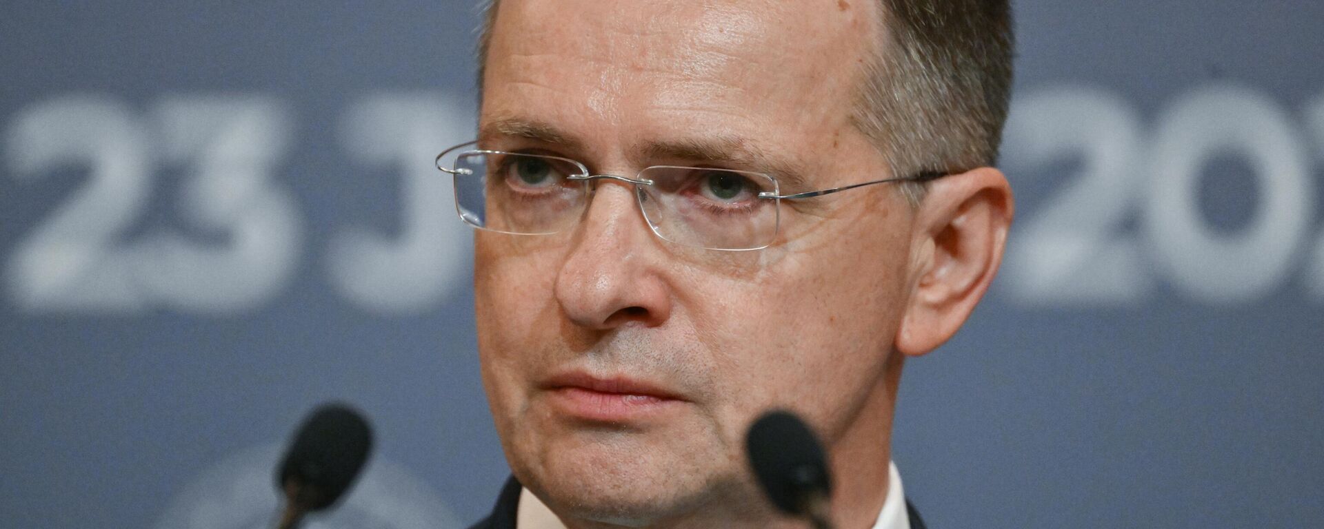 Assessor presidencial da Rússia e chefe da delegação do país nas negociações com a Ucrânia, Vladimir Medinsky durante coletiva de imprensa em junho de 2025 - Sputnik Brasil, 1920, 23.10.2025