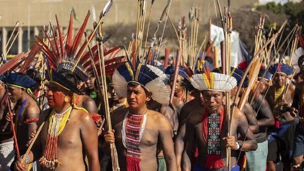 Indígenas de varias etnias durante julgamento do marco temporal (imagem referencial) - Sputnik Brasil