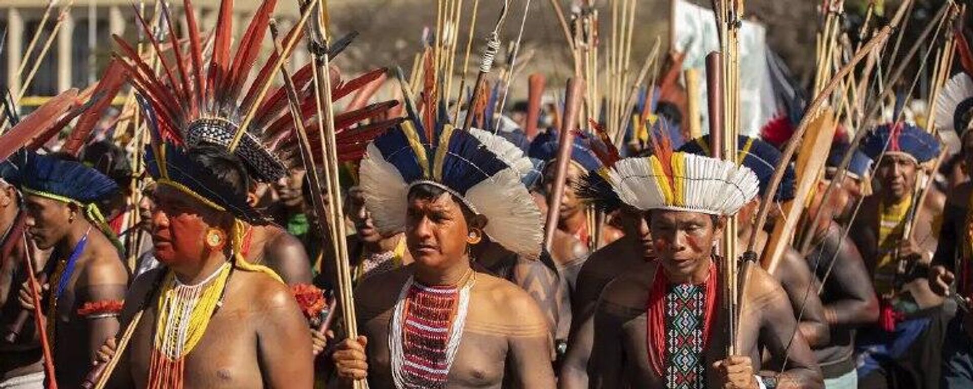 Indígenas de varias etnias durante julgamento do marco temporal (imagem referencial) - Sputnik Brasil, 1920, 23.10.2025
