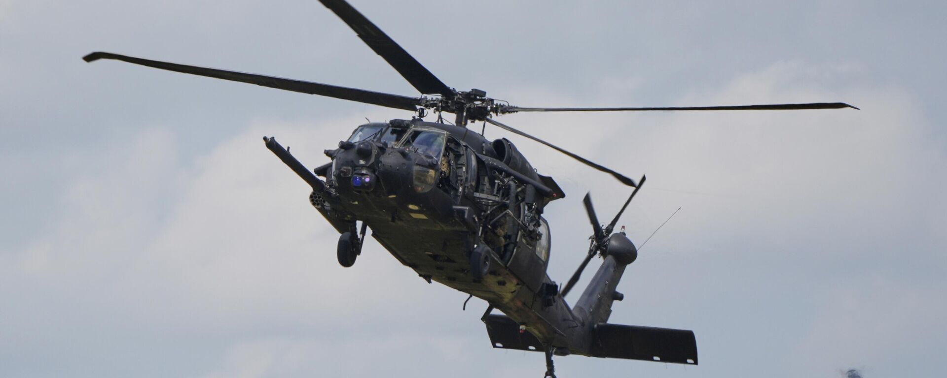 Um helicóptero Blackhawk do 160º Regimento de Aviação de Operações Especiais durante demonstração na Carolina do Norte, em junho de 2025 - Sputnik Brasil, 1920, 23.10.2025