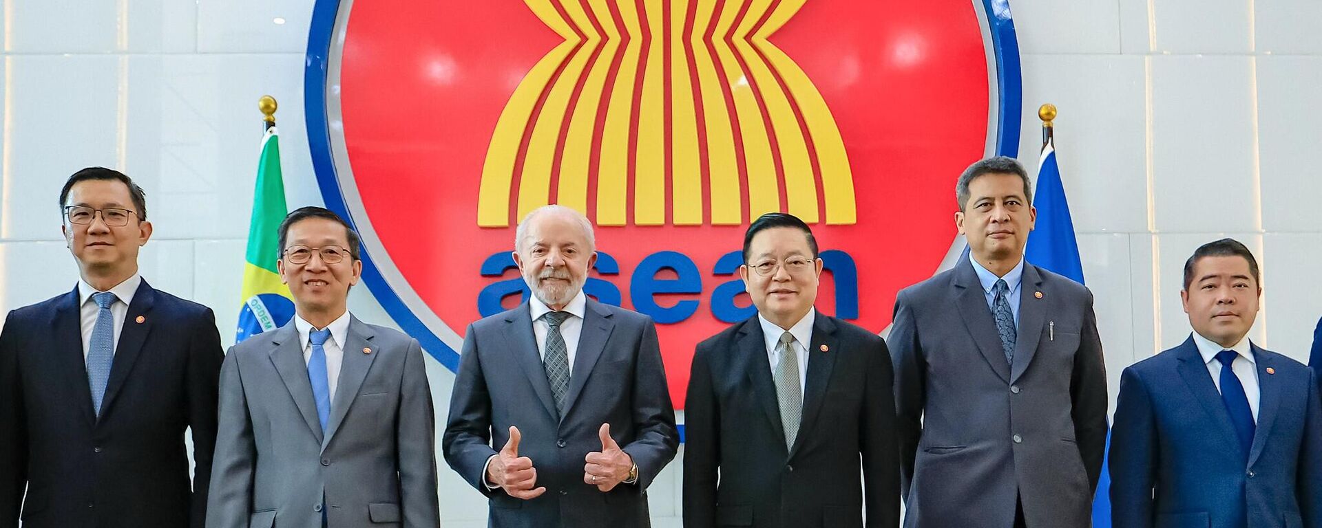 Lula durante fotografia oficial na secretaria-geral da Associação de Nações do Sudeste Asiático (ASEAN, na sigla em inglês), em Jacarta. Indonésia, 24 de outubro de 2025 - Sputnik Brasil, 1920, 24.10.2025