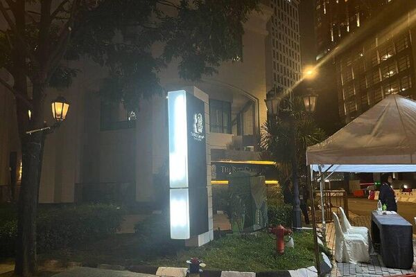 Hotel que acolherá Trump é guardado por carros blindados e policiais armados, mostra correspondente da Sputnik em Kuala Lumpur - Sputnik Brasil