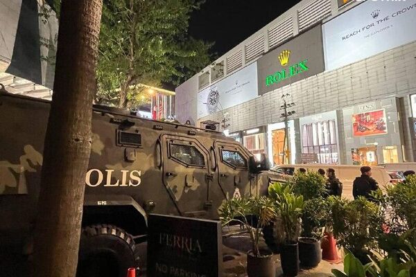 Hotel que acolherá Trump é guardado por carros blindados e policiais armados, mostra correspondente da Sputnik em Kuala Lumpur - Sputnik Brasil