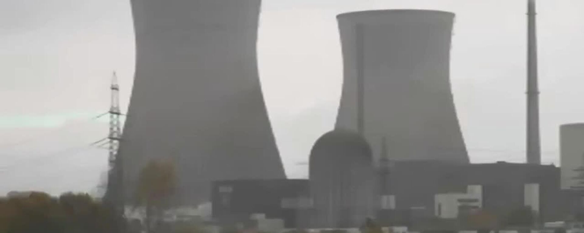 Símbolos da passada época nuclear: Alemanha explode 2 torres de arrefecimento de usina nuclear - Sputnik Brasil, 1920, 25.10.2025
