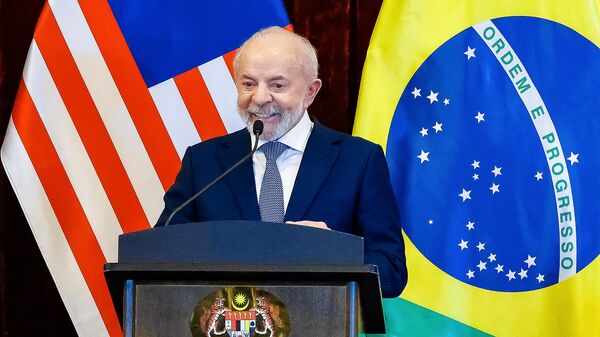 Lula durante declaração conjunta à imprensa, na residência do primeiro-ministro da Malásia, Anwar Ibrahim, em Putrajaya. Malásia, 25 de outubro de 2025 - Sputnik Brasil