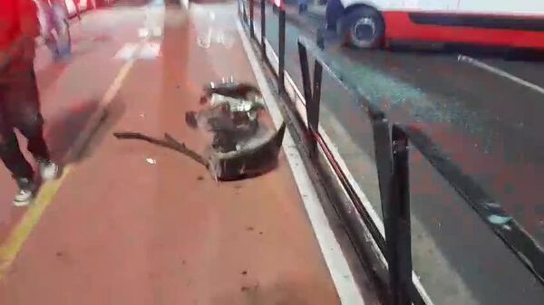 Carro capota na Avenida Paulista e destroços ficam espalhados na ciclovia - Sputnik Brasil