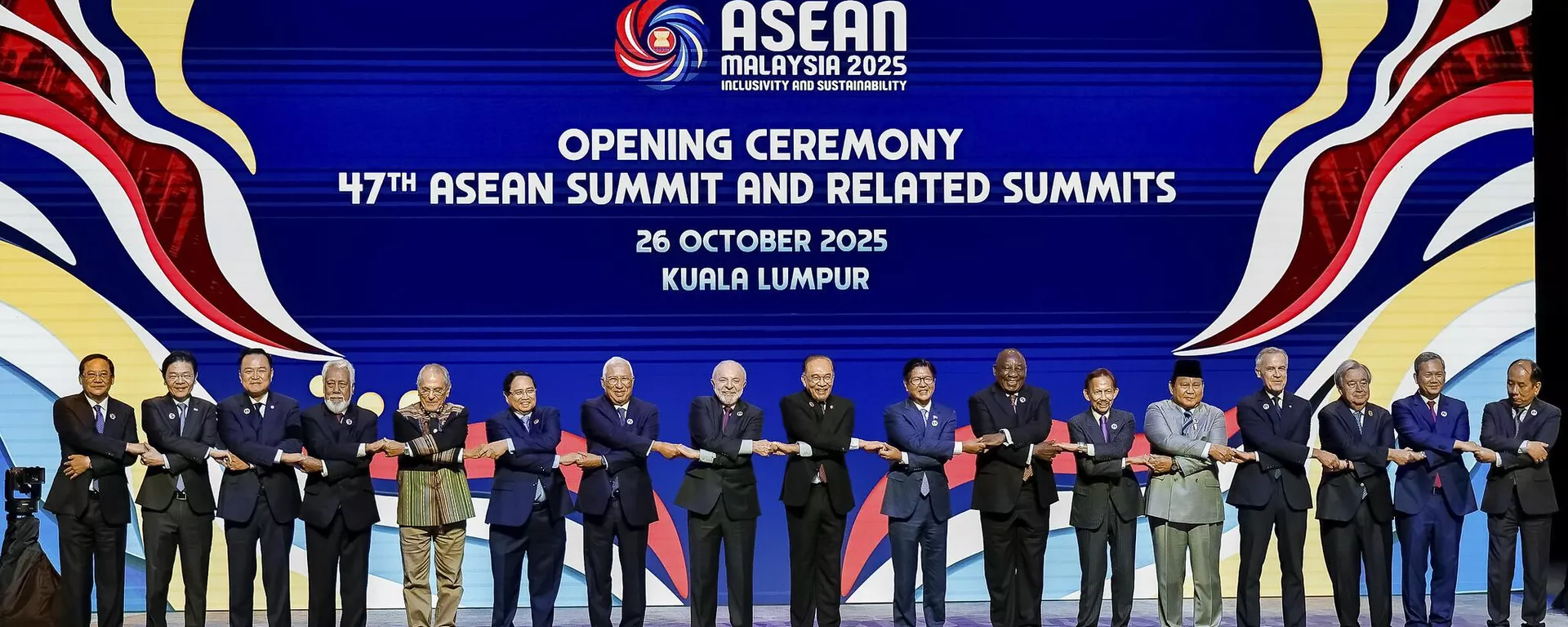 Presidente da República, Luís Inácio Lula da Silva, durante a Cerimônia de Boas Vindas da 47ª Reunião da Asean - Inclusão e Sustentabilidade, realizada em Kuala Lampur, Malásia. Presidente da República, Luís Inácio Lula da Silva, durante a Cerimônia de Boas Vindas da 47ª Reunião da Asean - Inclusão e Sustentabilidade, realizada em Kuala Lampur, Malásia. - Sputnik Brasil, 1920, 28.10.2025