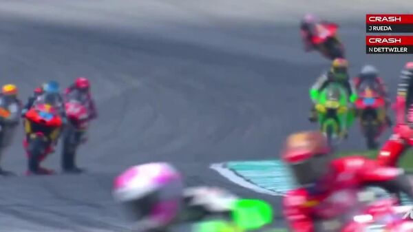 Participantes da Moto3 são evacuados por helicóptero devido a acidente brutal - Sputnik Brasil