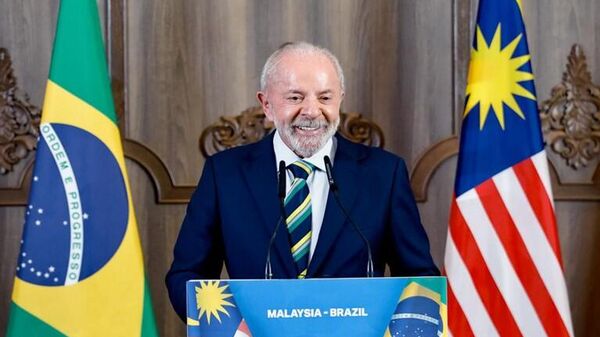 O presidente Lula em coletiva de imprensa na Malásia: 'Temos que fazer a nossa economia crescer, aumentar o comércio exterior, a nossa atração de investimentos - Sputnik Brasil