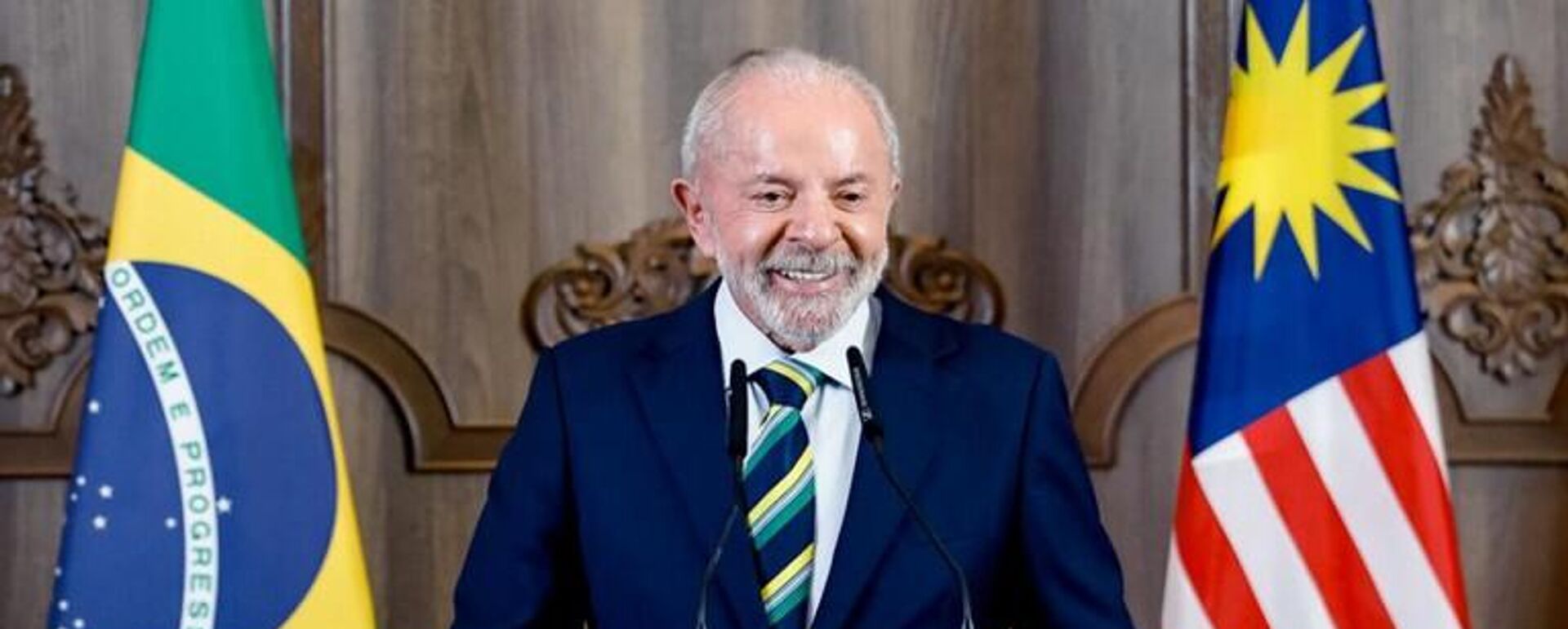O presidente Lula em coletiva de imprensa na Malásia: 'Temos que fazer a nossa economia crescer, aumentar o comércio exterior, a nossa atração de investimentos - Sputnik Brasil, 1920, 27.10.2025