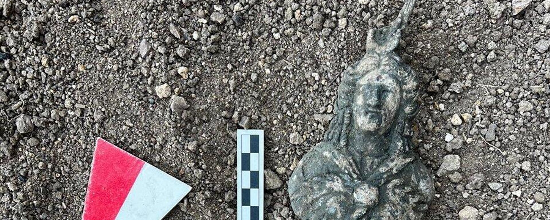 Busto de bronze de 20 centímetros da deusa egípcia Ísis - Sputnik Brasil, 1920, 27.10.2025