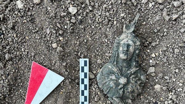 Busto de bronze de 20 centímetros da deusa egípcia Ísis - Sputnik Brasil