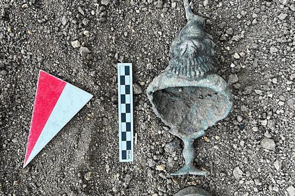 Busto de bronze de 20 centímetros da deusa egípcia Ísis - Sputnik Brasil