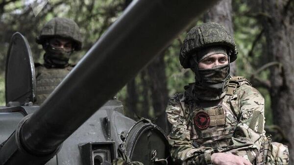 🪖 Forças russas continuam a eliminação de grupos inimigos cercados em Kupyansk e Krasnoarmeisk - Sputnik Brasil