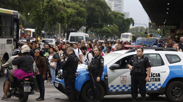 Todos os policiais militares foram destacados para as ruas em meio a megaoperação contra o Comando Vermelho. Rio de Janeiro (RJ), 28 de outubro de 2025 - Sputnik Brasil