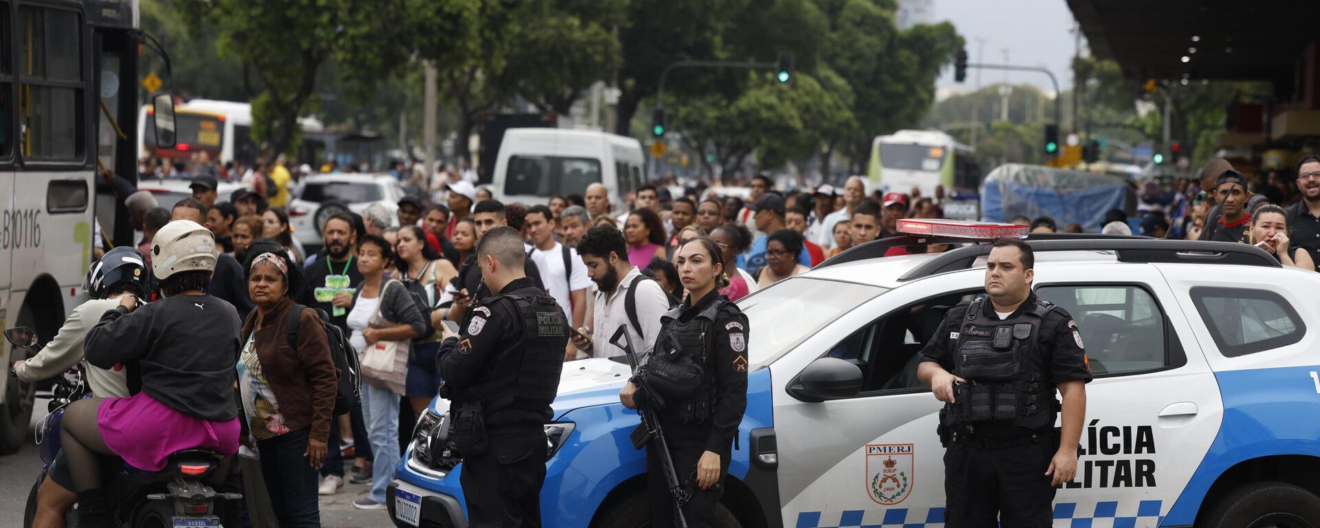 Todos os policiais militares foram destacados para as ruas em meio a megaoperação contra o Comando Vermelho. Rio de Janeiro (RJ), 28 de outubro de 2025 - Sputnik Brasil, 1920, 28.10.2025