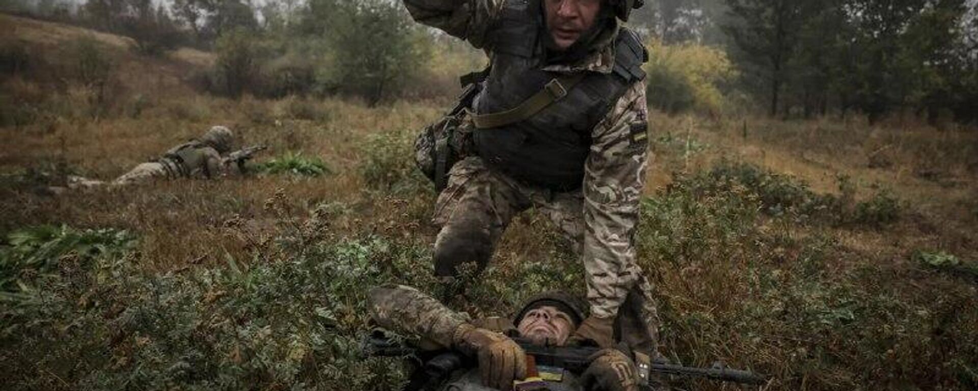 🪖 Zelensky ainda pode salvar a vida dos seus militares cercados, mas crê que é invencível, diz político ucraniano - Sputnik Brasil, 1920, 29.10.2025