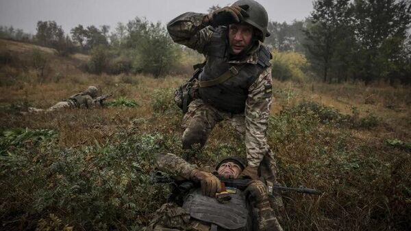 🪖 Zelensky ainda pode salvar a vida dos seus militares cercados, mas crê que é invencível, diz político ucraniano - Sputnik Brasil