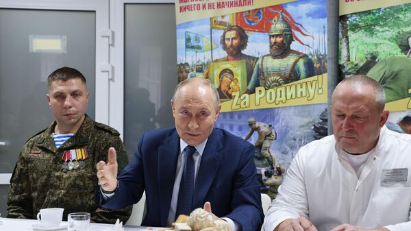 Rússia está pronta para cessar os combates na zona de cerco do adversário enquanto os representantes da mídia estiverem lá - Sputnik Brasil