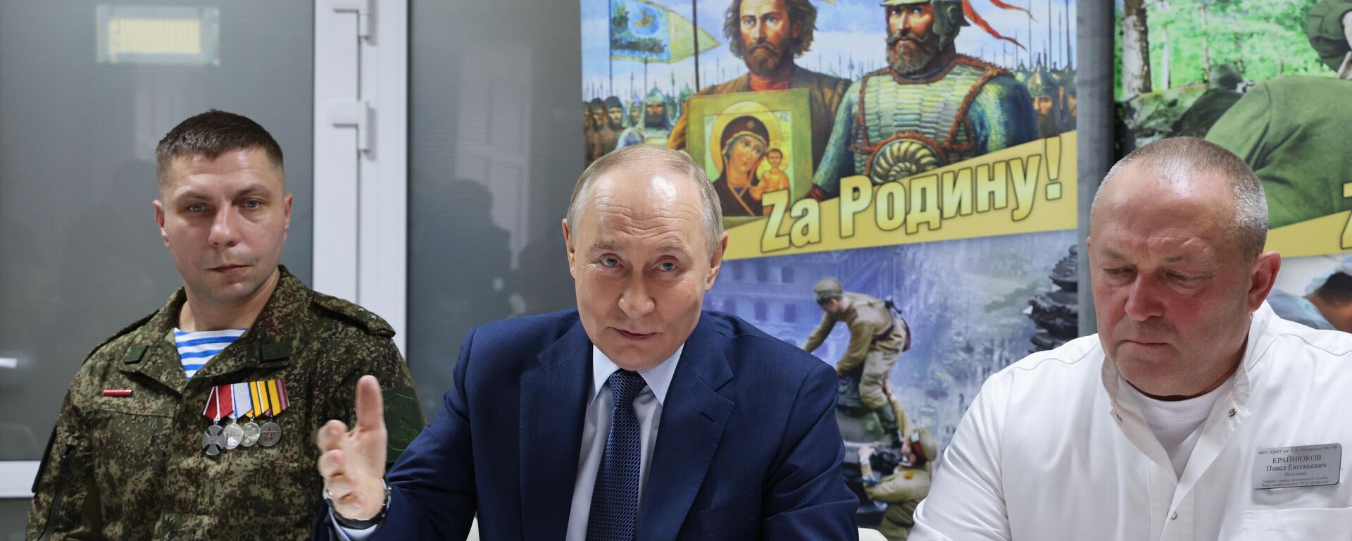 Rússia está pronta para cessar os combates na zona de cerco do adversário enquanto os representantes da mídia estiverem lá - Sputnik Brasil, 1920, 29.10.2025