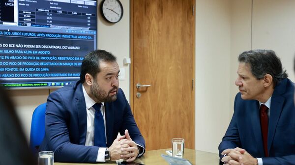 Governador do Rio de Janeiro, Cláudio Castro, se reúne com o ministro da Fazenda, Fernando Haddad, em 8 de março de 2023 - Sputnik Brasil